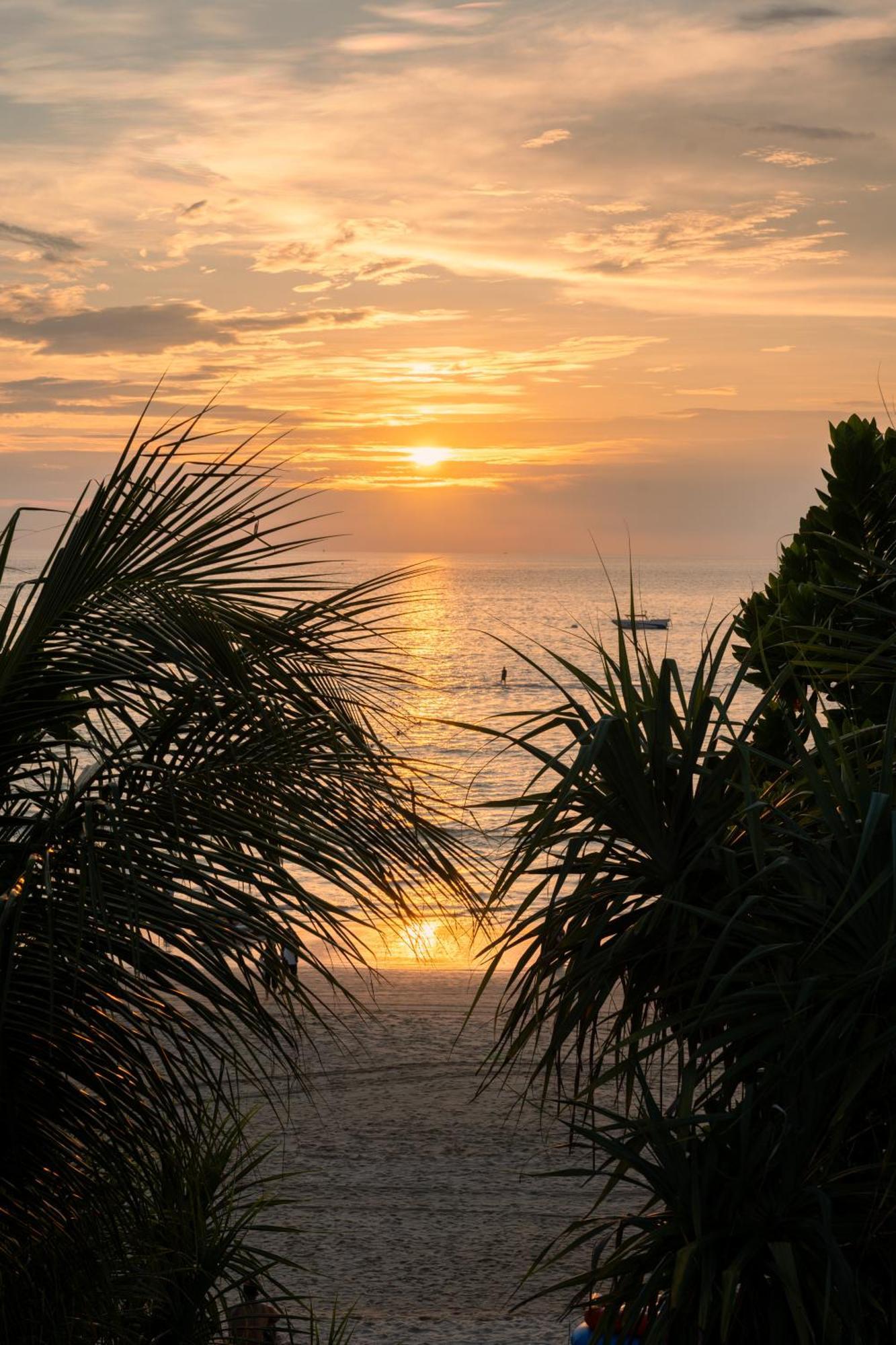 La Flora Resort Patong Kültér fotó